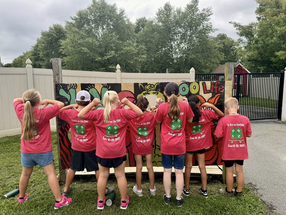 Picture of youth in their Tyrrell County 4-H t-shirts.