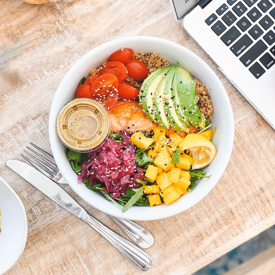 Bowl with avacado, lettuce, tomatoes, onions and other vegetables