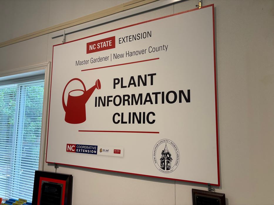 N.C. Cooperative Extension Plant Clinic at the Arboretum. Photo courtesy of Amy Mead