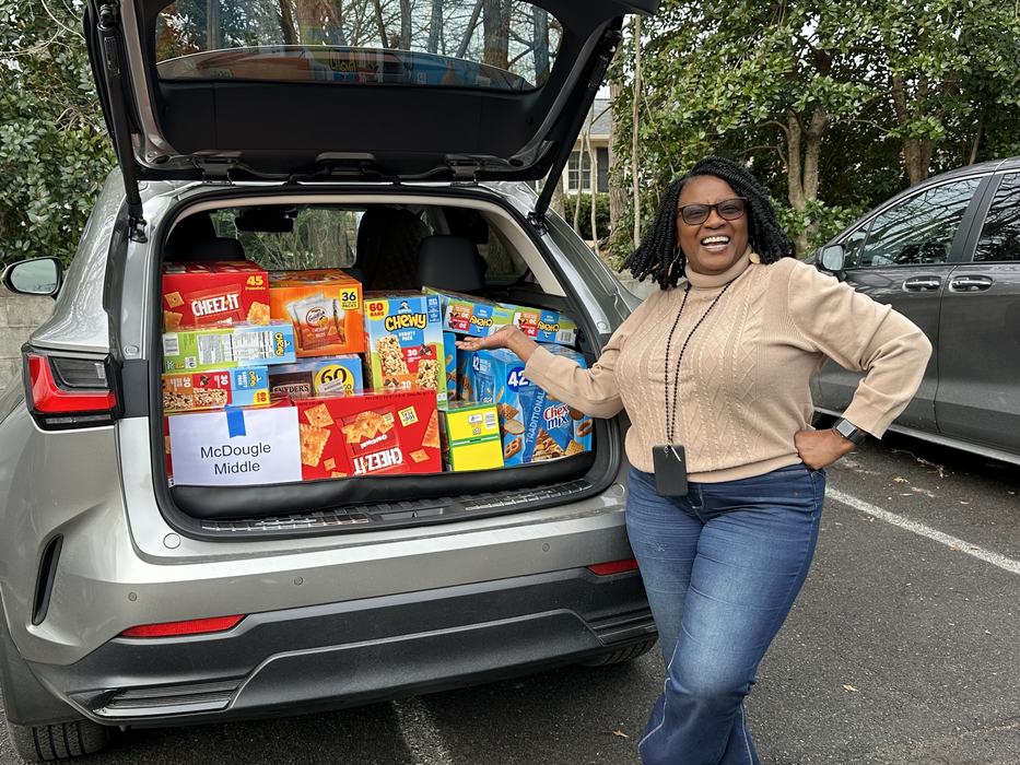 Volunteer loading car at PORCH Chapel Hill-Carrboro