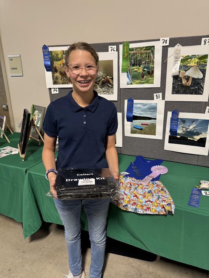 4-H'er with prize