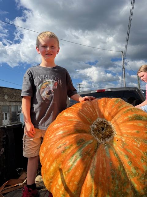 4-H Giant Pumpkin Contest Winner for Youth Division