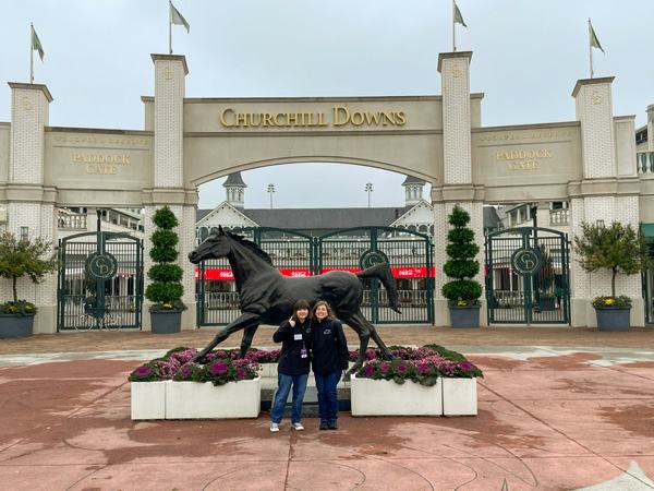 the entrance of churchill downs in Kentucky with horse statue