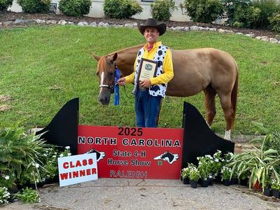 2025-12-Coy-Herbert-Alumni-Showmanship-Champion-1.jpg