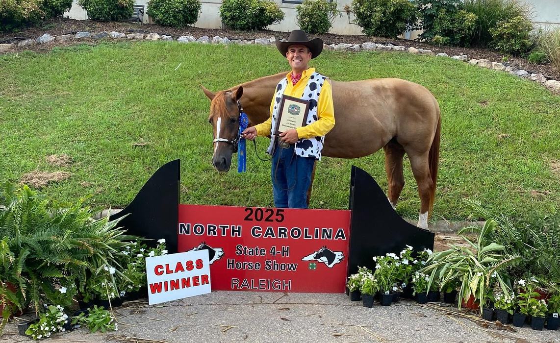 2025-12-Coy-Herbert-Alumni-Showmanship-Champion-1.jpg