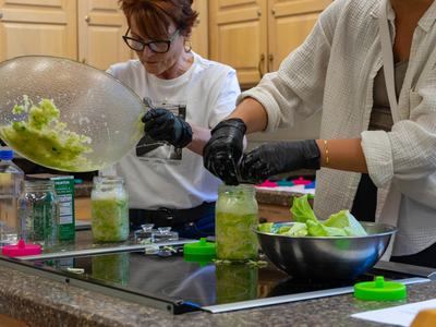 Participants jaring their sauerkraut during food preservation class