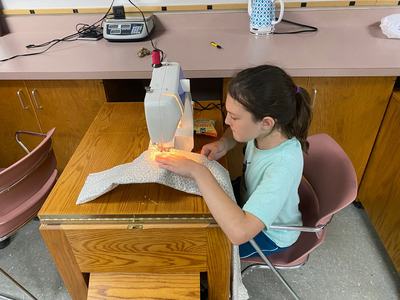 4-H'er sewing pillowcase