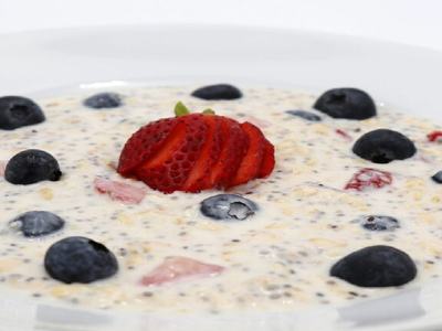 Med Instead of Meds berry overnight oats