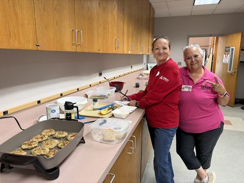 chrissy and dinorah making tuna burgers