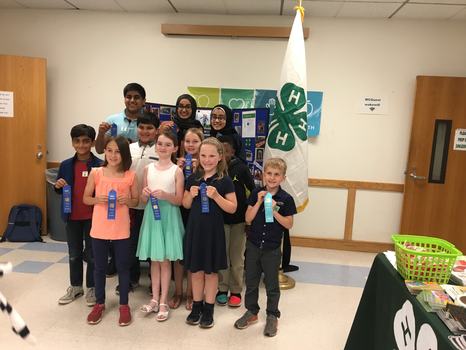 4-h gets getting their presentation ribbons