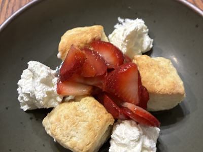 strawberries with biscuits and cream