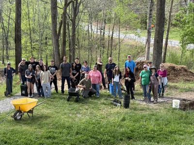Group photo at mayors park planting