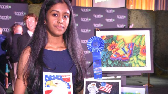 Akshita holding her artwork