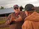 Damon Pollard talking to a producer in the field.