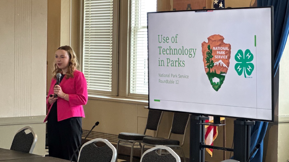 NC 4-H'er presenting roundtable findings to the National Park Service during National 4-H Conference.