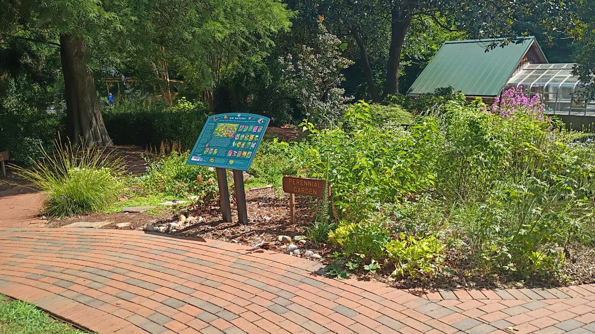 Go Native Sign at Tanglewood Park Arboretum
