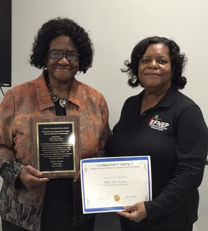 Della Hicks with Willie Mae holding award