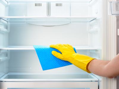 cleaning refrigerator