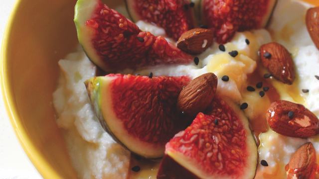 fig and yogurt parfait